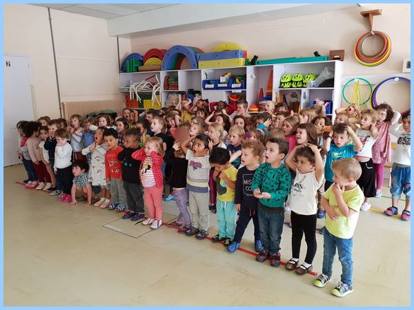 La Chorale De L Cole Maternelle Groupe Scolaire Des Neuveries